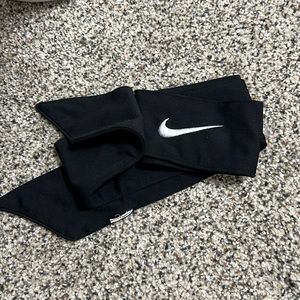 Nike black headband